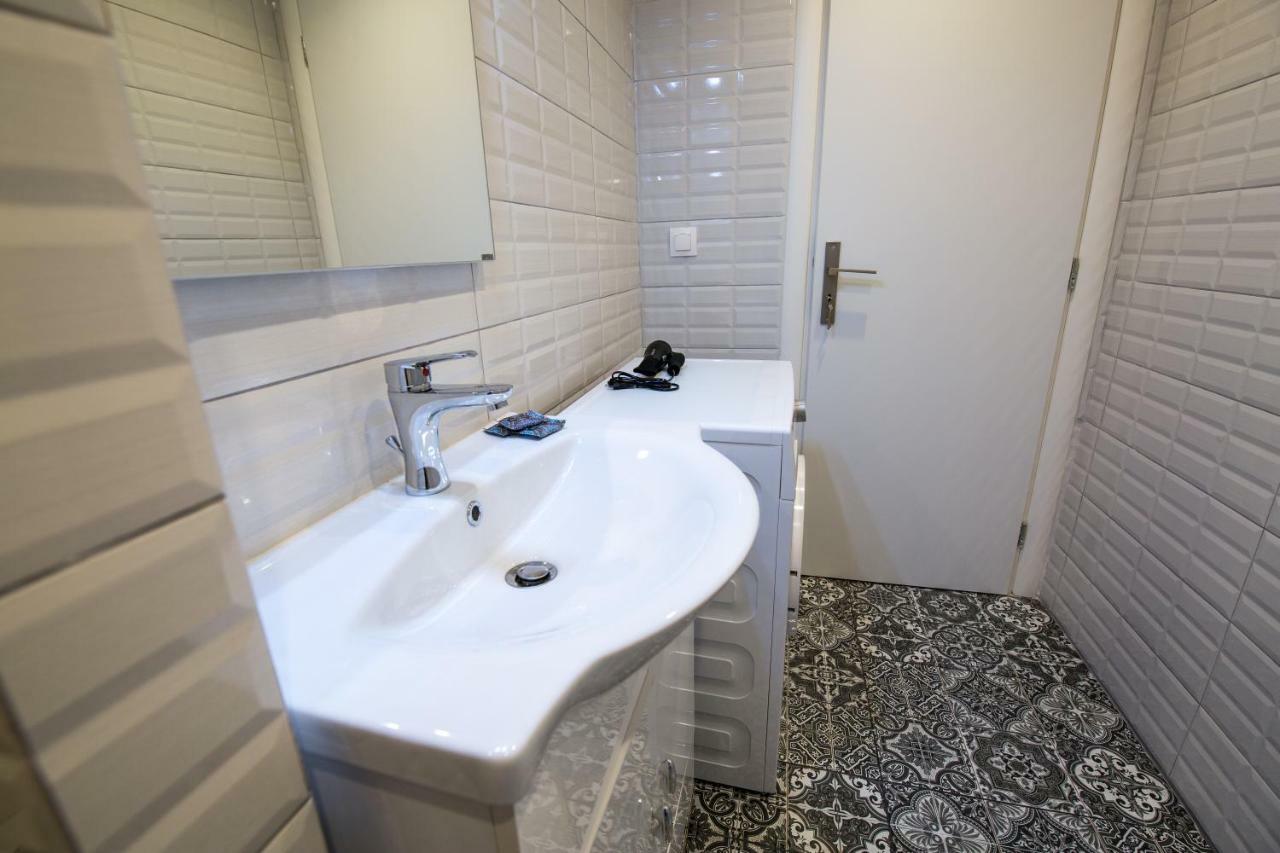 White Lux Apartment For 2 Vipgreece Athens Exterior photo