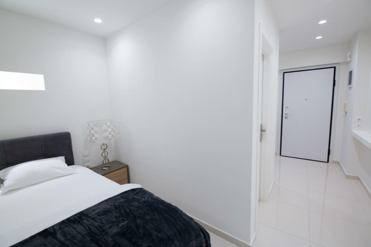 White Lux Apartment For 2 Vipgreece Athens Exterior photo